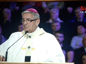 "Chwała Wam za te berety!" Abp Sławoj Leszek Głódź do słuchaczy Radia Maryja