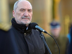 Antoni Macierewicz odpowiada na tekst Onetu: Wczoraj byłem Stalinem, dziś szastam kasą jak szejk arabski