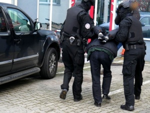 9 zatrzymanych, 30 podmiotów, faktury na 20 mln zł, 60 funkcjonariuszy w akcji. Brawurowa akcja CBA