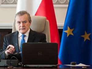 "Co jest hańbiącego w pracy w KFC?". Fala komentarzy po publikacji "RZ" o asystencie min. Glińskiego