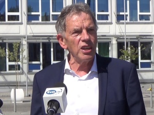 Aż trudno w to uwierzyć. Rosati Karczewskiemu zarzuca pazerność, a PiS-owi wytyka... Piotrowicza