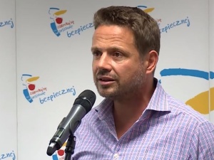 "W jakim stanie są kanały dostarczające mieszkańcom prąd, gaz i wodę?" Radny PiS pyta Trzaskowskiego
