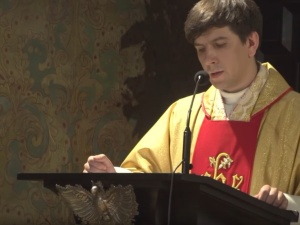 „Nie osądzam tych, którzy zrezygnowali”. Poruszające słowa duchownego nt. decyzji Tymoteusza Szydło