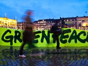 Greenpeace: "Premier RP macha szablą i być może naprawdę wierzy, że coś osiągnął"