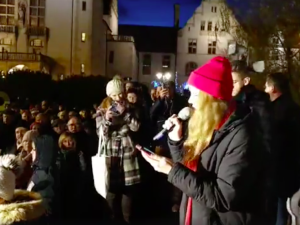 „Nie walczę w obronie sądów”. Niecodzienna sytuacja na „Łańcuchu światła” w Poznaniu