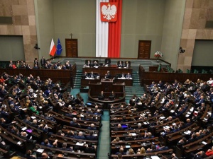 Ustawa dyscyplinująca sędziów uchwalona. Okrzyki na sali sejmowej