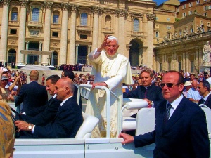 Benedykt XVI powołał fundację medialną. "Mam nadzieję, że katolicki głos zostanie usłyszany"