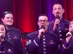 [video] Amerykańscy żołnierze śpiewają na Boże Narodzenie... po polsku. Sprawdź efekt