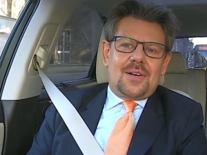 "Co pan świętuje?". Piotr Misiło składa życzenia i publikuje połączoną flagę Polski i...