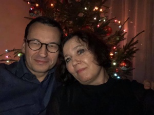 "2020 rok będzie dla naszego kraju naprawdę wspaniały". Premier wraz z żoną składa życzenia Polakom