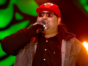 [video] Polsat pozazdrościł TVP? Podczas Sylwestra grupa "Piersi" wykonała piosenkę… Zenka Martyniuka