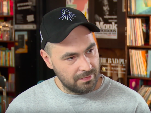 Pisarz Jakub Żulczyk „musiał sobie włączyć black metal, żeby się odciąć od zła Kaplicy Sykstyńskiej”.