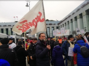 "Osądzić sędziów - zbrodniarzy komunistycznych". Kontrmanifestacja środowisk niepodległościowych