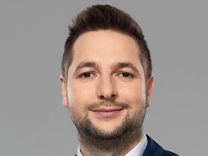 "Wobec fizycznych ataków na obywateli..." Patryk Jaki wnioskuje o debatę nt. praworządności we Francji