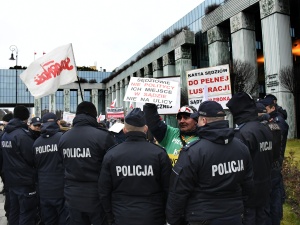 [NASZA FOTORELACJA] "Kasta sędziów do lustracji". Kontrmanifestacje wobec marszu "Tysiąca Tóg"