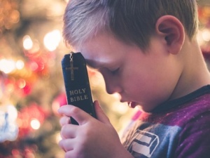 Tysiące protestujących przeciwko ograniczaniu lekcji religii. Tak, w Polsce