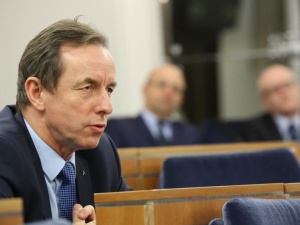 "Wyciągnęłam 500 $, odliczyłam po setce, pan ordynator wziął pieniądze". Prof. Popiela znów zabiera głos