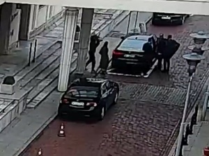 Fala hejtu wobec reportera TVP, którego kamerzysta potrącił kamerą współpracowniczkę Grodzkiego