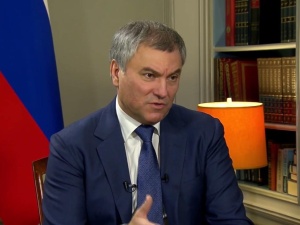 Przewodniczący Dumy: To nie przypadek, że w Polsce utworzono setki obozów koncentracyjnych