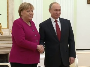 Niemiecki dziennik "Bild" oburzony działaniem Merkel. "Stała się petentką Putina"