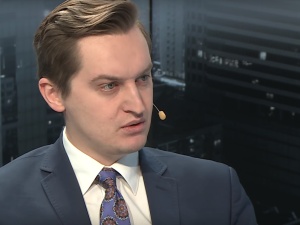 Francuski prawnik wyzwał na pojedynek wiceministra Kaletę. Kaleta kpi: "Naprawdę na tyle stać opozycję?"