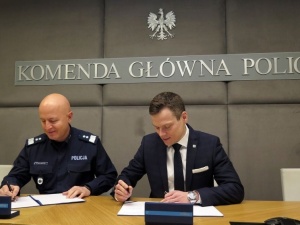 Policja i KNF podpisały porozumienie o głębszej współpracy wzajemnym przekazie danych