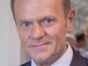 Skąd wzięły się błędy w książce "Szczerze"? "Agora" z kołem ratunkowym dla Tuska