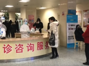 Chinka z Wuhan oszukała kontrole na lotnisku. Zbiła temperaturę lekami
