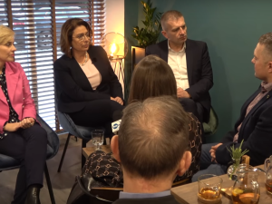Pogarda na spotkaniu z Kidawą-Błońską. "Prości ludzie żyją dniem dzisiejszym. Ich mentalność jest żadna"