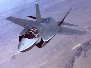 Gorące komentarze. Hołownia krytykuje zakup F-35. Internauci krytykują Hołownię