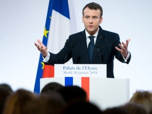 "To Francja jest dziś petentem". Emmanuel Macron z pierwszą wizytą w Polsce