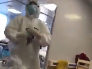 [video] Wstrząsające nagranie ze szpitala w Wuhan. Worki z ciałami. Chorzy. Walka o życie