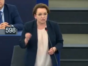 [video] "20 tys. Polaków stanęło w obronie reformy sądownictwa". Anna Zalewska z mocnym wystąpieniem w PE