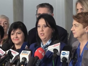 Rzecznik PiS: "Trzynasta emerytura obroniona! Posłowie odrzucili poprawkę Senatu"