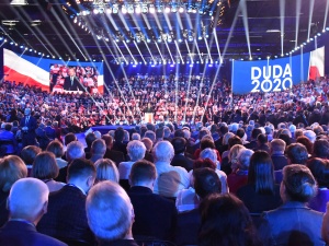 Palec przeznaczenia. PAD znów rusza w trasę z programem wyborczym. A z czym rusza totalna opozycja?