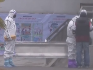 Chiny: Władze ogłaszają sukces w walce z koronawirusem. WHO chwali Pekin