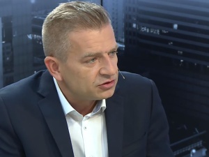 „Bartosz Arłukowicz oszczędza na lekach na raka”. Przypominamy ciekawą publikację sprzed lat