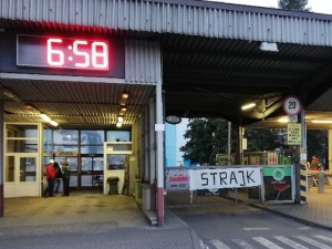 [video] Stan wrzenia w PGG. Kopalnie stanęły na dwie godziny, wysypano węgiel w biurach poselskich