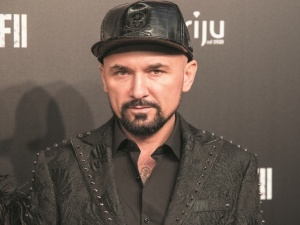 Patryk Vega przyznaje: „Zrobiłem »Politykę« dla kasy. Byłem dwa razy w życiu na wyborach”