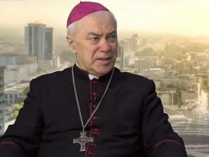 Abp Lenga łamie zakaz wypowiedzi? "Wzywam tych biedaków biskupów i papieża..."