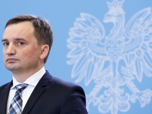 Biedroń: "Wyborcza manipuluje.  Z gangsterami atakuje rodzinę ministra sprawiedliwości"