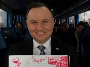 Mała dziewczynka zrobiła plakat dla Andrzeja Dudy: "Polska górą". Prezydent dziękuje