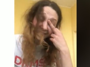 [video] Pacjentka z Krotoszyna nie ma koronawirusa, ale pokazuje f.cka i mówi o "gorszym sorcie"