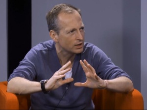 "Po ludzku obrzydliwe". Piasecki krytykuje Tarczyńskiego za incydent z Michnikiem. Europoseł odpowiada