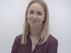 „Nie boję się”. Żona Szymona Hołowni włącza się w kampanię męża i publikuje spot