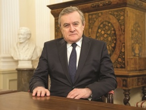 "Dziękuję za to zaszczytne wyróżnienie". Prof. Piotr Gliński o przyznanej mu przez GW "nodze od stołka"