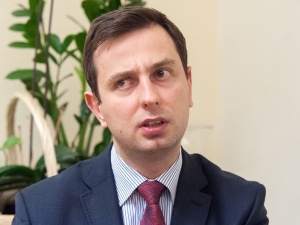 „Jego wiarygodność to nie tygrysek, ale kameleon”. Mazurek w ostrych słowach o szefie PSL