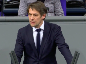 „To nieodpowiedzialne!”. Niemiecki poseł krytykuje rząd i podaje Polskę jako przykład dobrego reagowania