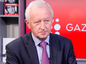 „Rząd robi wszystko dla ludzi. Nie pora na przepychanki polityczne”. Wymowne słowa europosła Lewicy