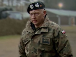 Żołnierze WOT pomagają w walce z koronawirusem, a gen. Różański... szydzi. Ostra odpowiedź rzecznika WOT